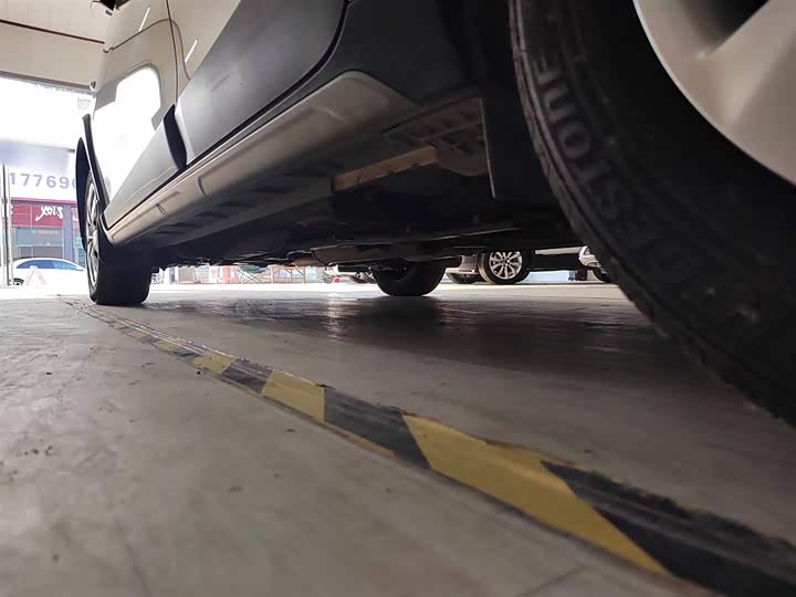 Фото 22 - Toyota Yaris L Hatchback