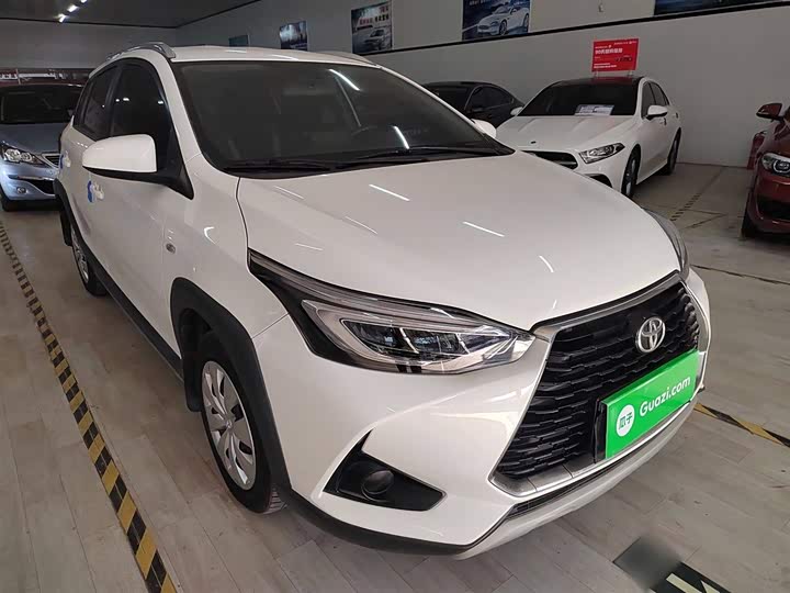 Фото 4 - Toyota Yaris L Hatchback