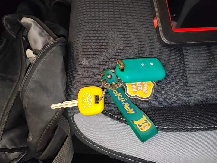 Фото 9 - Toyota Yaris L Hatchback