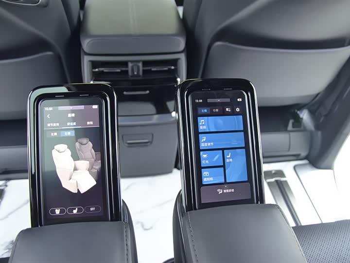 Фото 10 - Toyota Vellfire