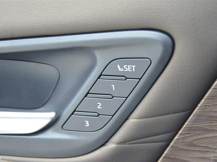 Фото 13 - Toyota Vellfire