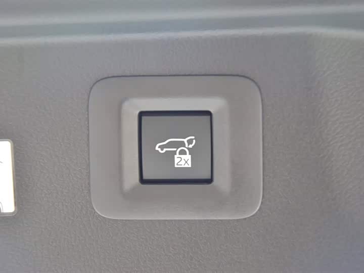 Фото 16 - Toyota Vellfire