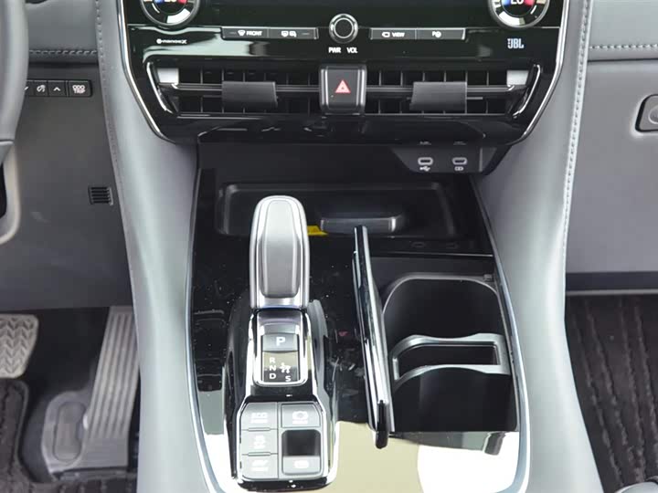 Фото 8 - Toyota Vellfire