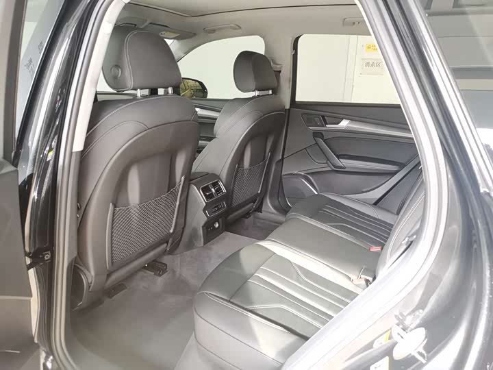 Фото 10 - Audi Q5L