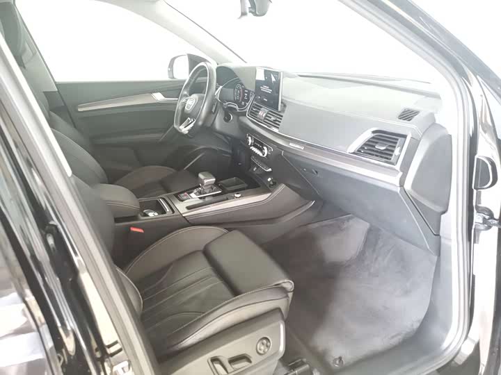 Фото 11 - Audi Q5L