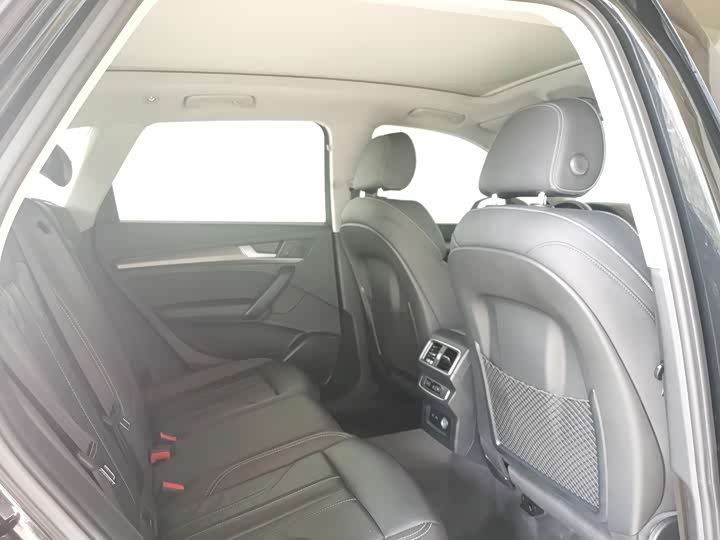 Фото 12 - Audi Q5L