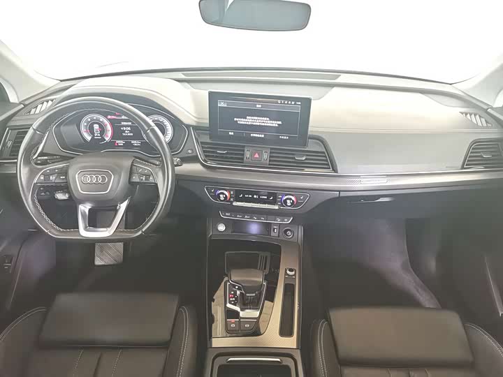 Фото 13 - Audi Q5L