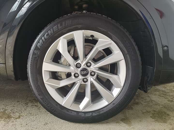 Фото 7 - Audi Q5L