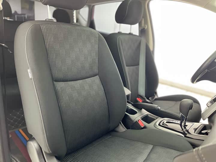 Фото 11 - Nissan Tiida