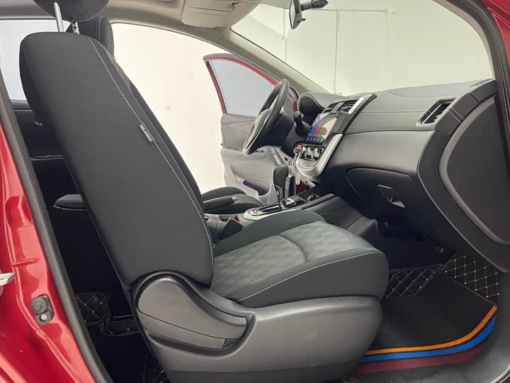 Фото 13 - Nissan Tiida