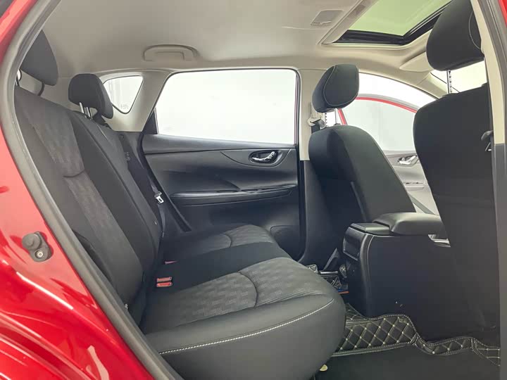 Фото 14 - Nissan Tiida