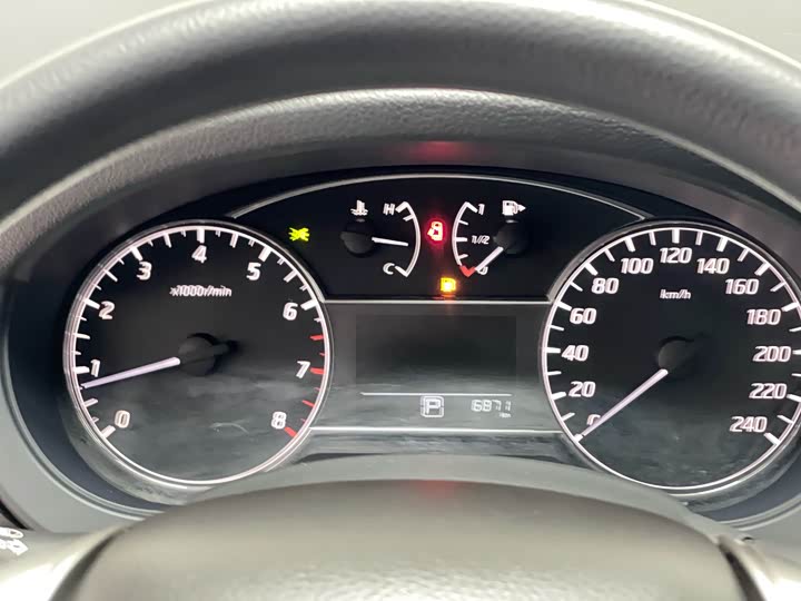 Фото 16 - Nissan Tiida