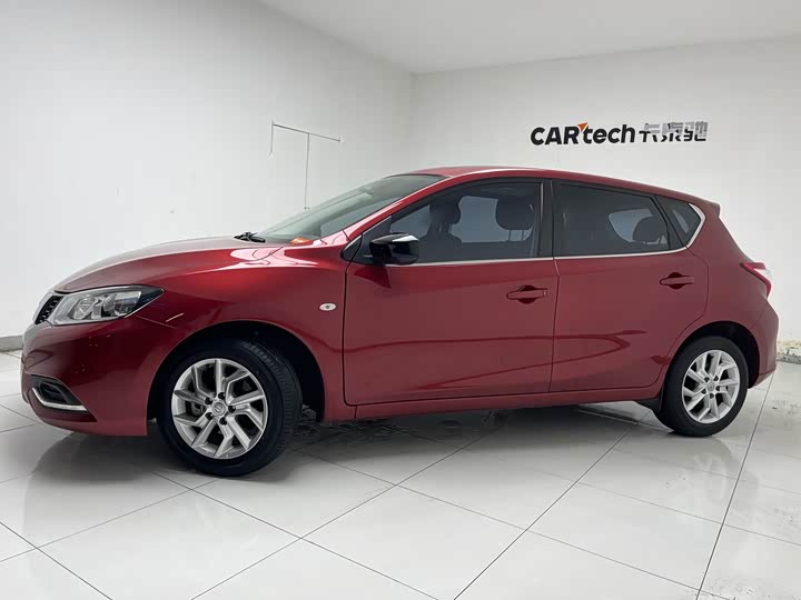 Фото 2 - Nissan Tiida