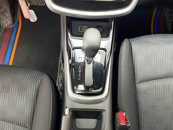 Фото 20 - Nissan Tiida