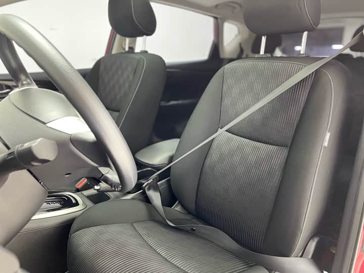 Фото 25 - Nissan Tiida