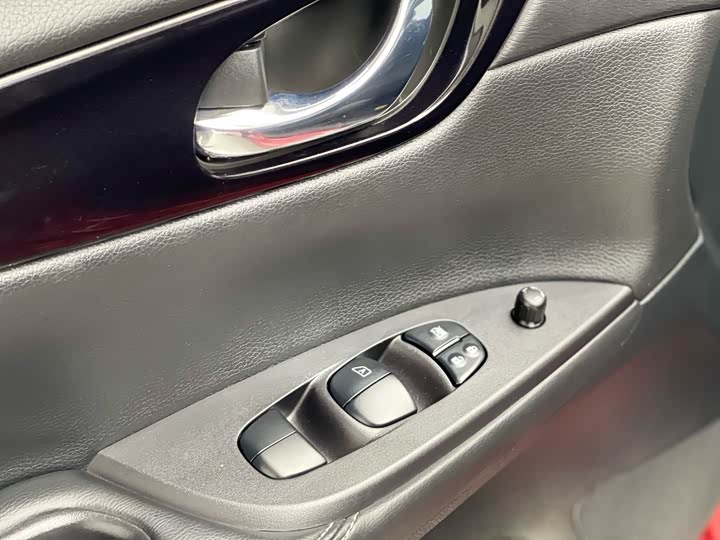 Фото 27 - Nissan Tiida