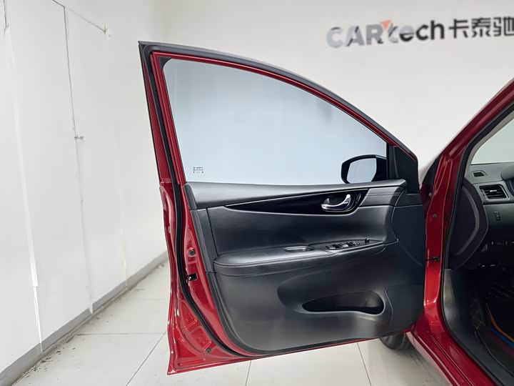 Фото 28 - Nissan Tiida