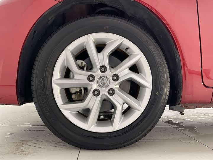 Фото 32 - Nissan Tiida