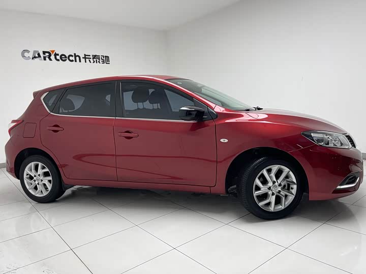 Фото 4 - Nissan Tiida