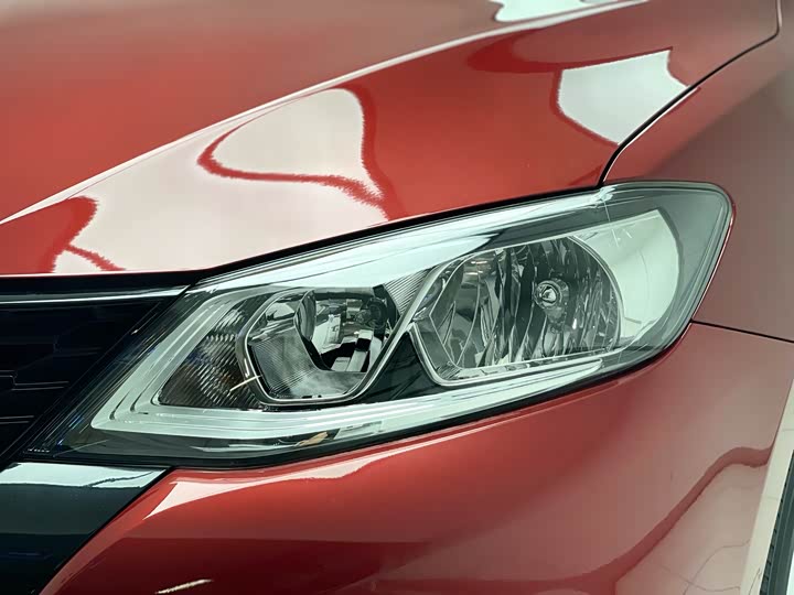 Фото 5 - Nissan Tiida