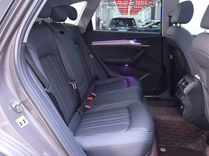 Фото 21 - Audi Q5L