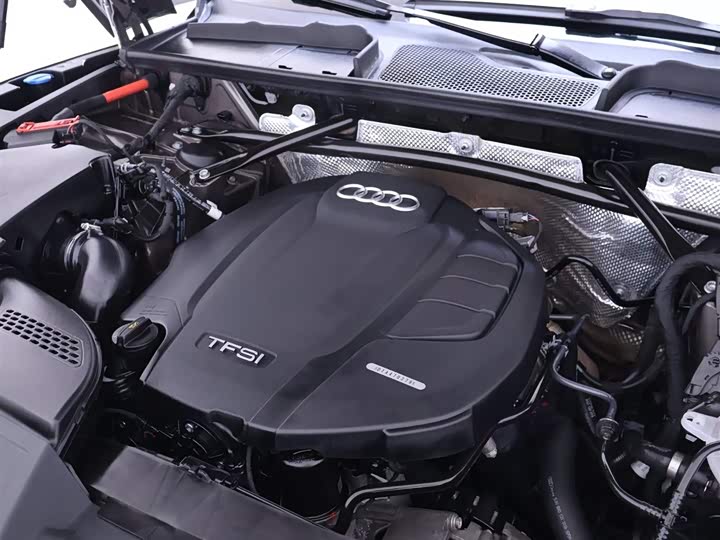 Фото 24 - Audi Q5L