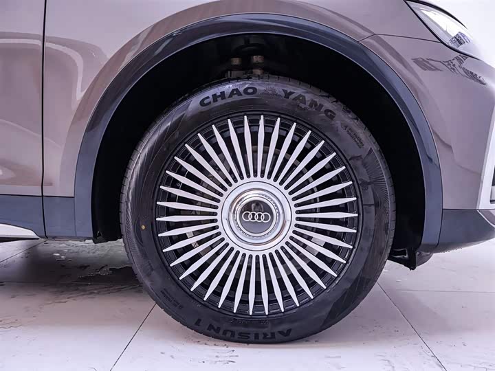 Фото 6 - Audi Q5L