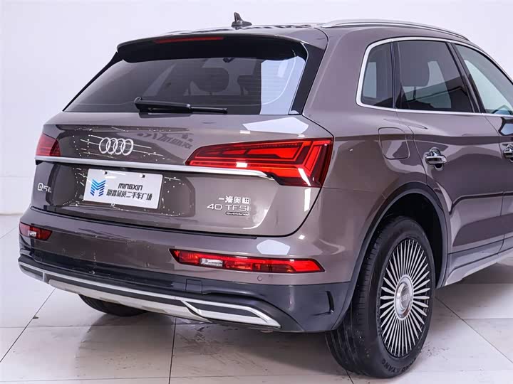 Фото 8 - Audi Q5L