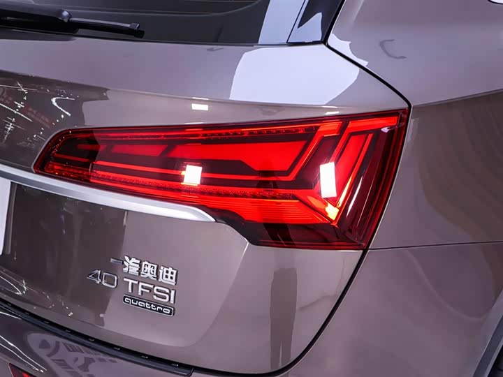 Фото 9 - Audi Q5L