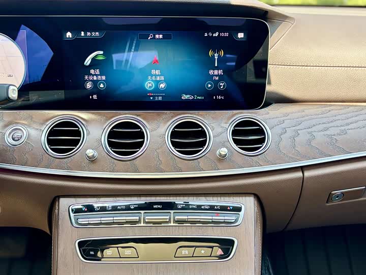 Фото 17 - Mercedes-Benz E-Class