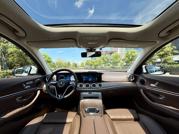 Фото 18 - Mercedes-Benz E-Class