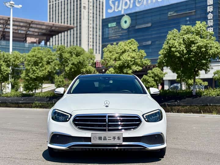 Фото 2 - Mercedes-Benz E-Class