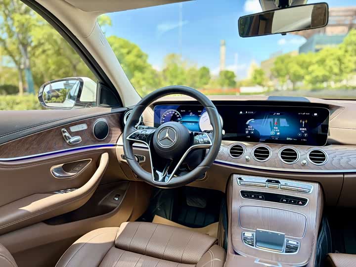 Фото 20 - Mercedes-Benz E-Class