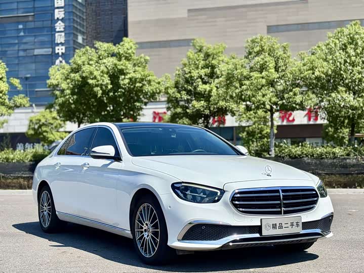 Фото 3 - Mercedes-Benz E-Class