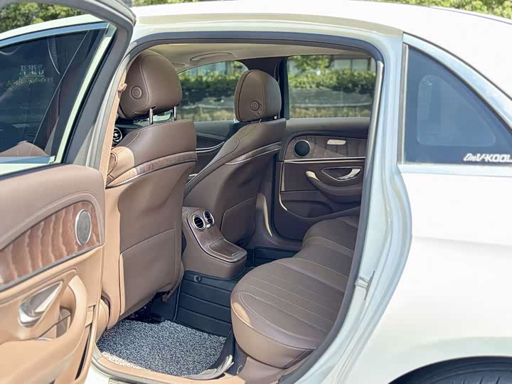 Фото 6 - Mercedes-Benz E-Class