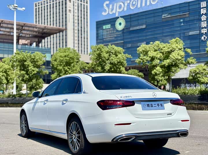 Фото 7 - Mercedes-Benz E-Class