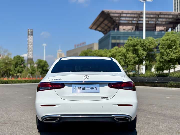 Фото 8 - Mercedes-Benz E-Class