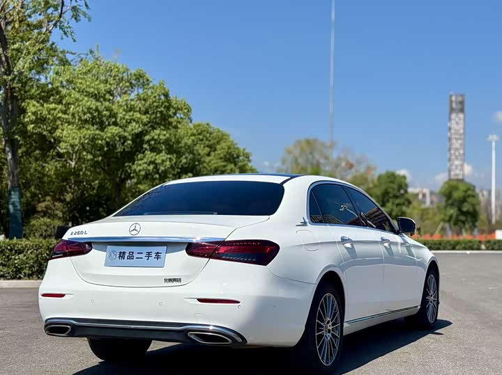 Фото 9 - Mercedes-Benz E-Class