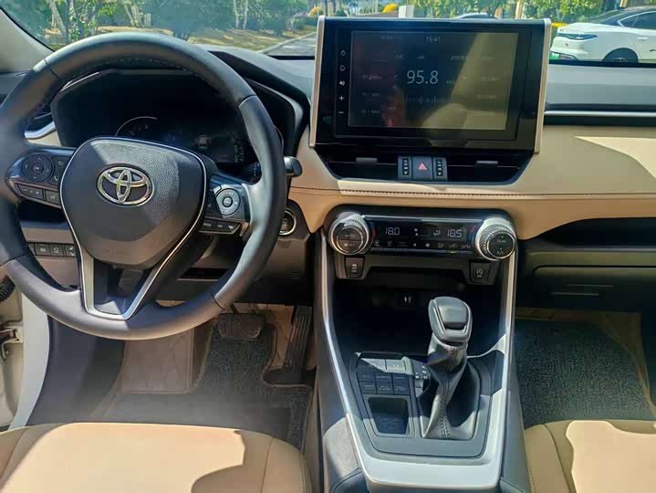 Фото 5 - Toyota RAV4