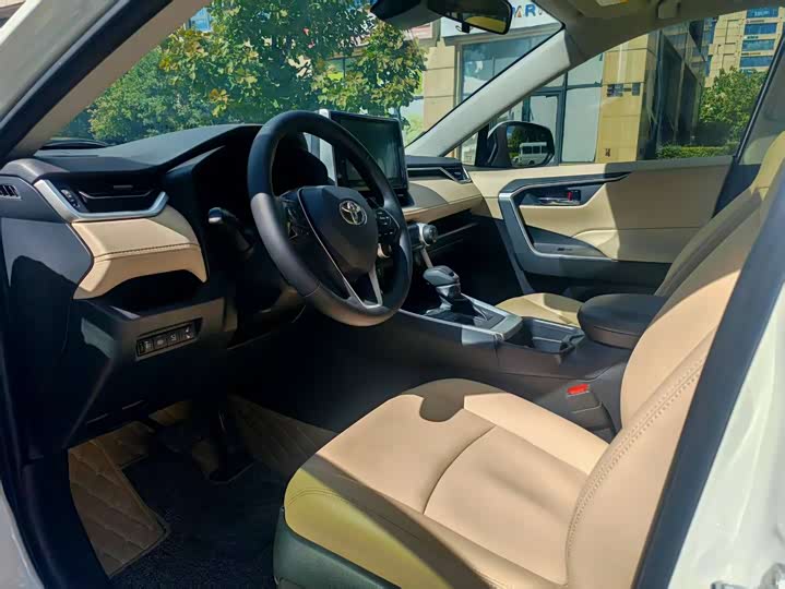 Фото 7 - Toyota RAV4