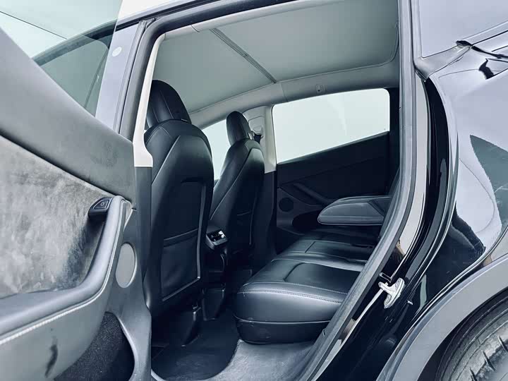 Фото 10 - Tesla Model Y