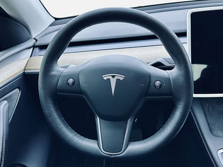 Фото 12 - Tesla Model Y