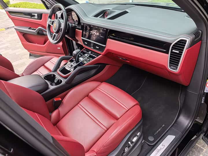 Фото 25 - Porsche Cayenne