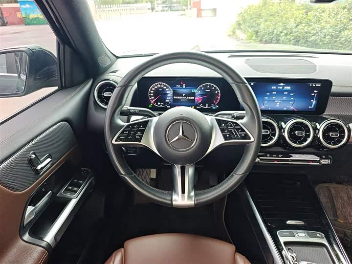 Фото 11 - Mercedes-Benz GLB-Class