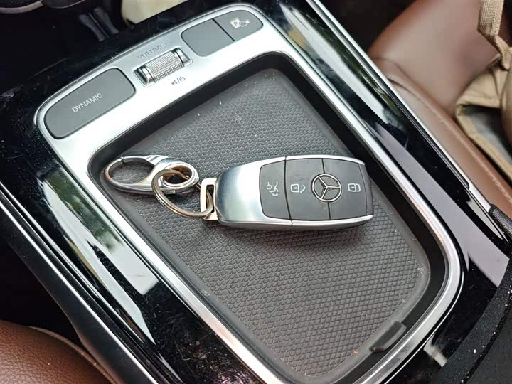 Фото 9 - Mercedes-Benz GLB-Class