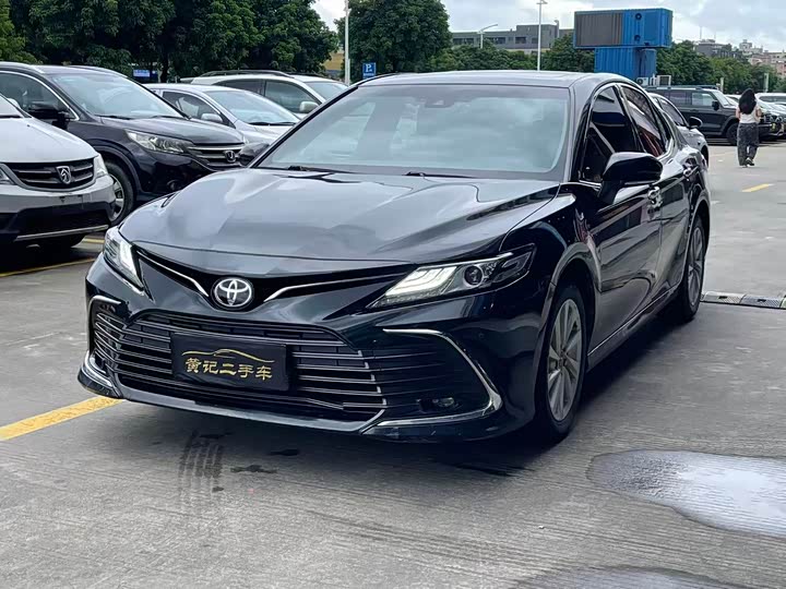 Фото 1 - Toyota Camry
