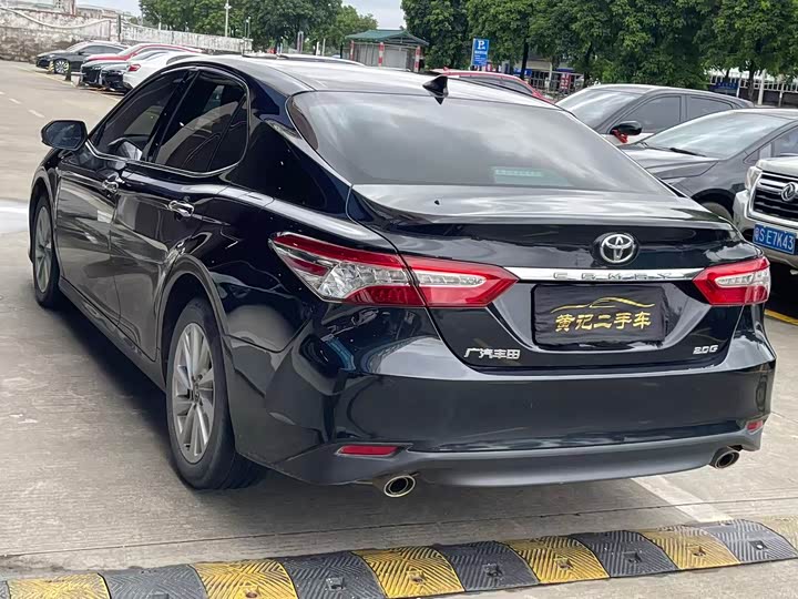 Фото 6 - Toyota Camry