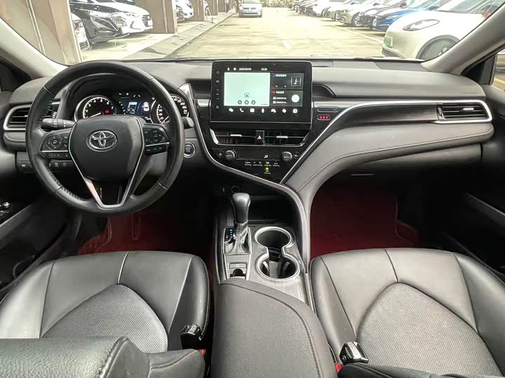 Фото 9 - Toyota Camry