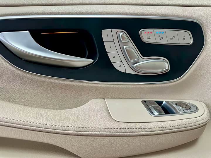 Фото 10 - Mercedes-Benz V-Class