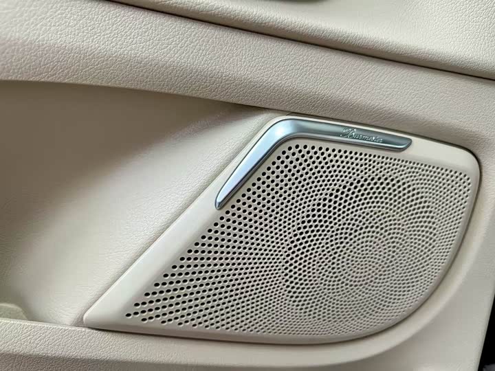 Фото 11 - Mercedes-Benz V-Class